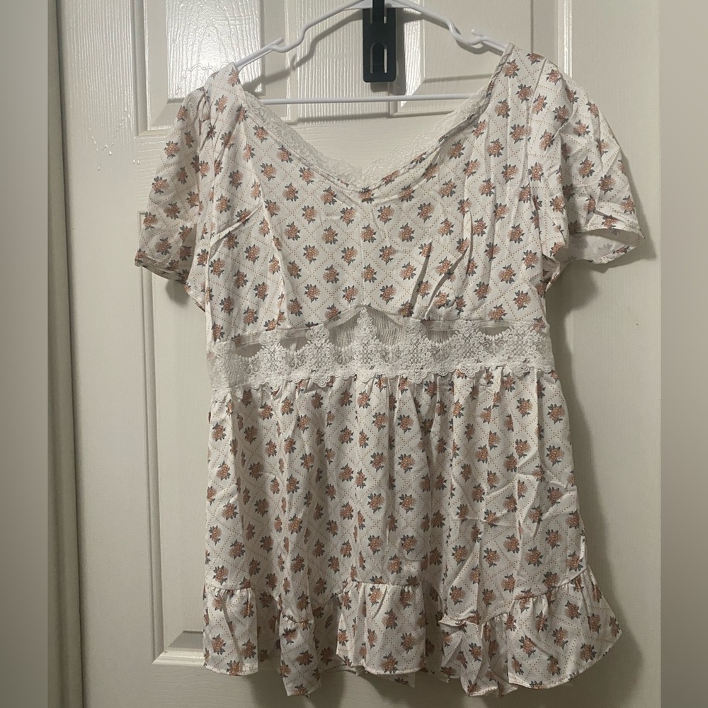 BloomChic White Floral Lace-Trim Peplum Tunic with Rust Accents